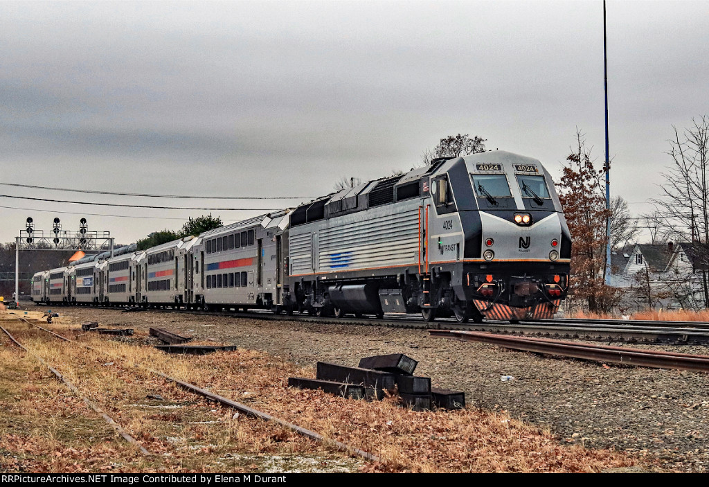 NJT 4024 on train 1207